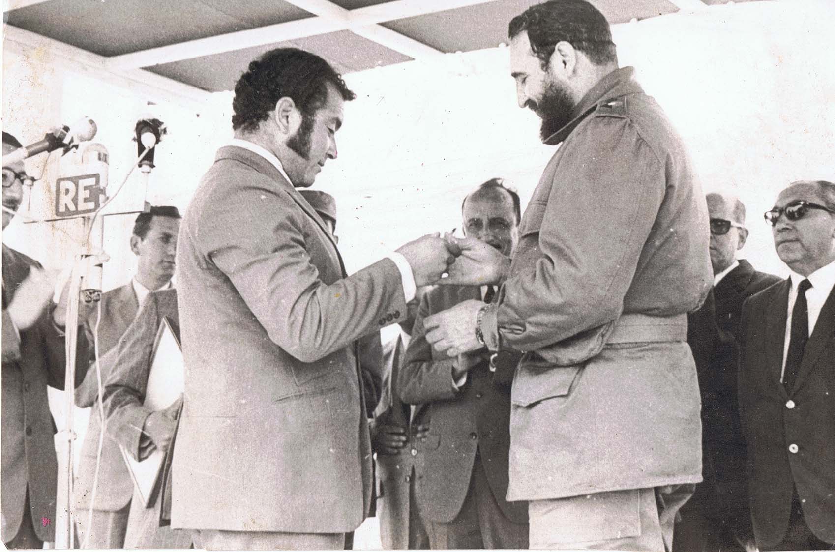Fidel Castro junto al alcalde Mirić, Chile 1971